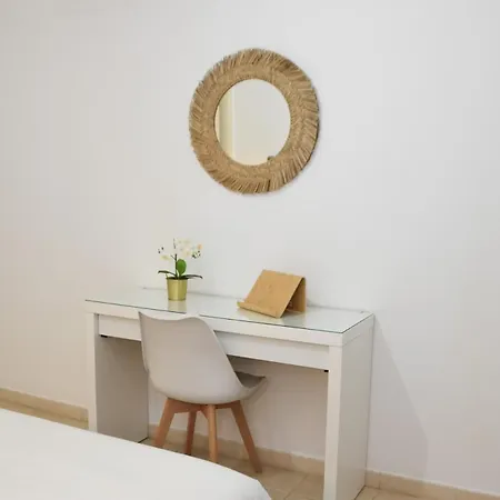 Bryson Gigantes Apartment *