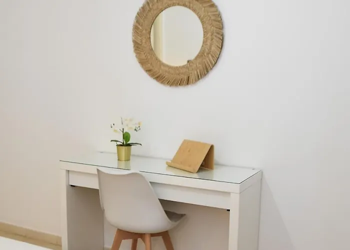 Bryson Gigantes Apartment *