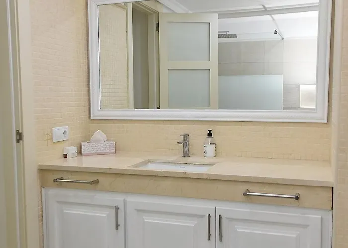 Apartment Bryson Gigantes