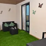 Bryson Gigantes Apartment *