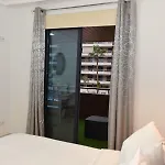 Bryson Gigantes Apartment
